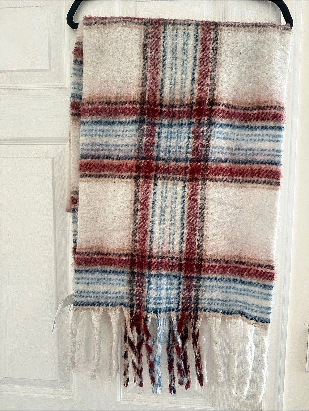 Abercrombie & Fitch Tearaway Plaid Scarf in Cream & Red Like New